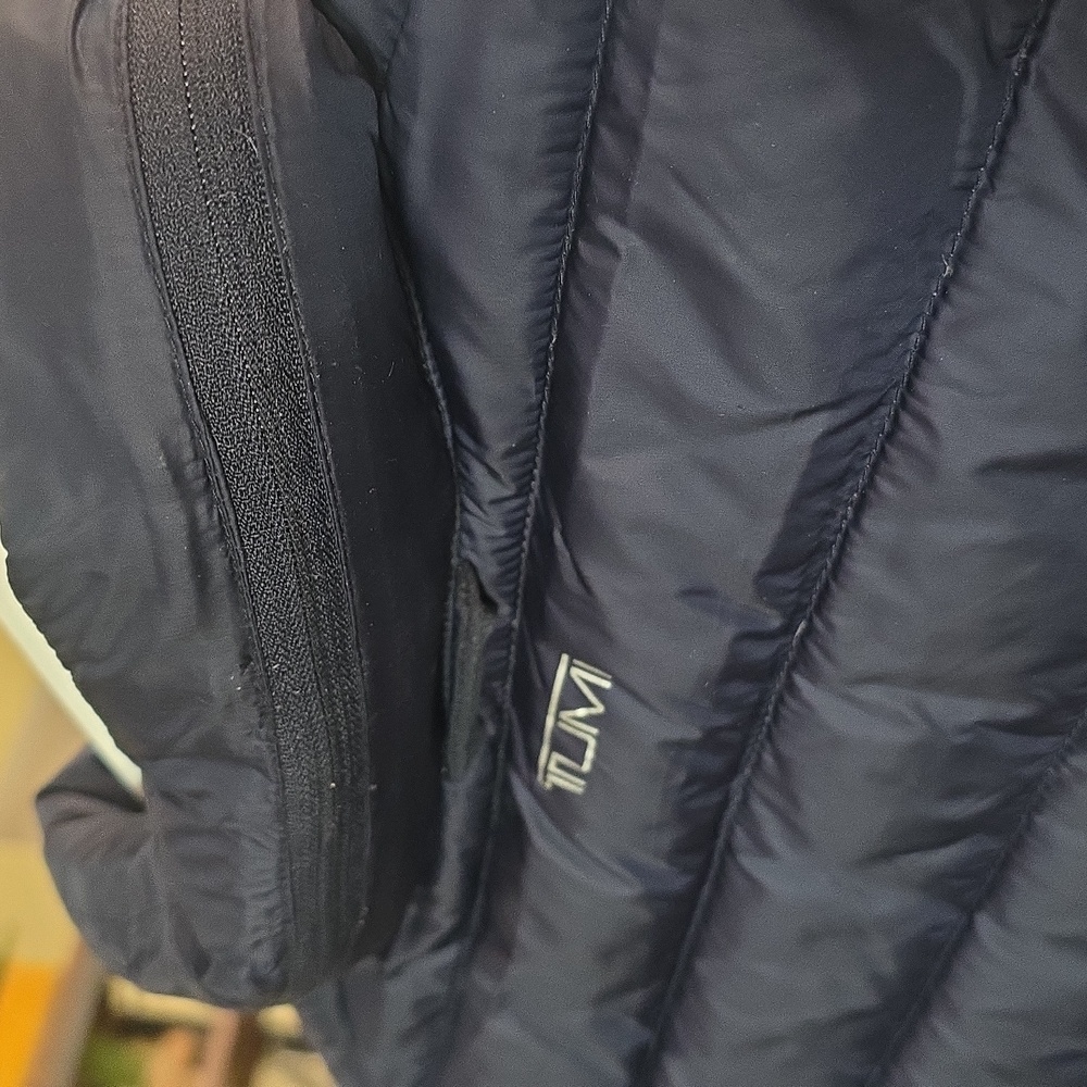 TUMI Packable down puffer jacket! S - Picture 6 of 9